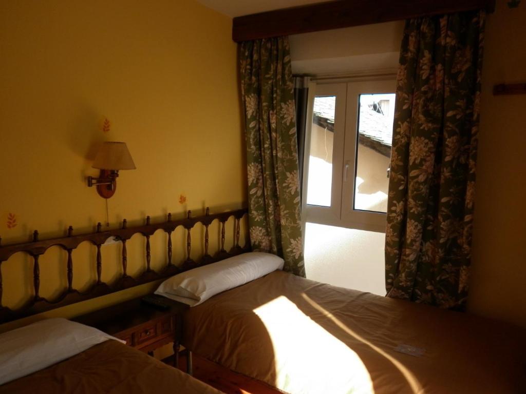 فندق بُويكثيرذافي  Fonda Cerdanya الغرفة الصورة