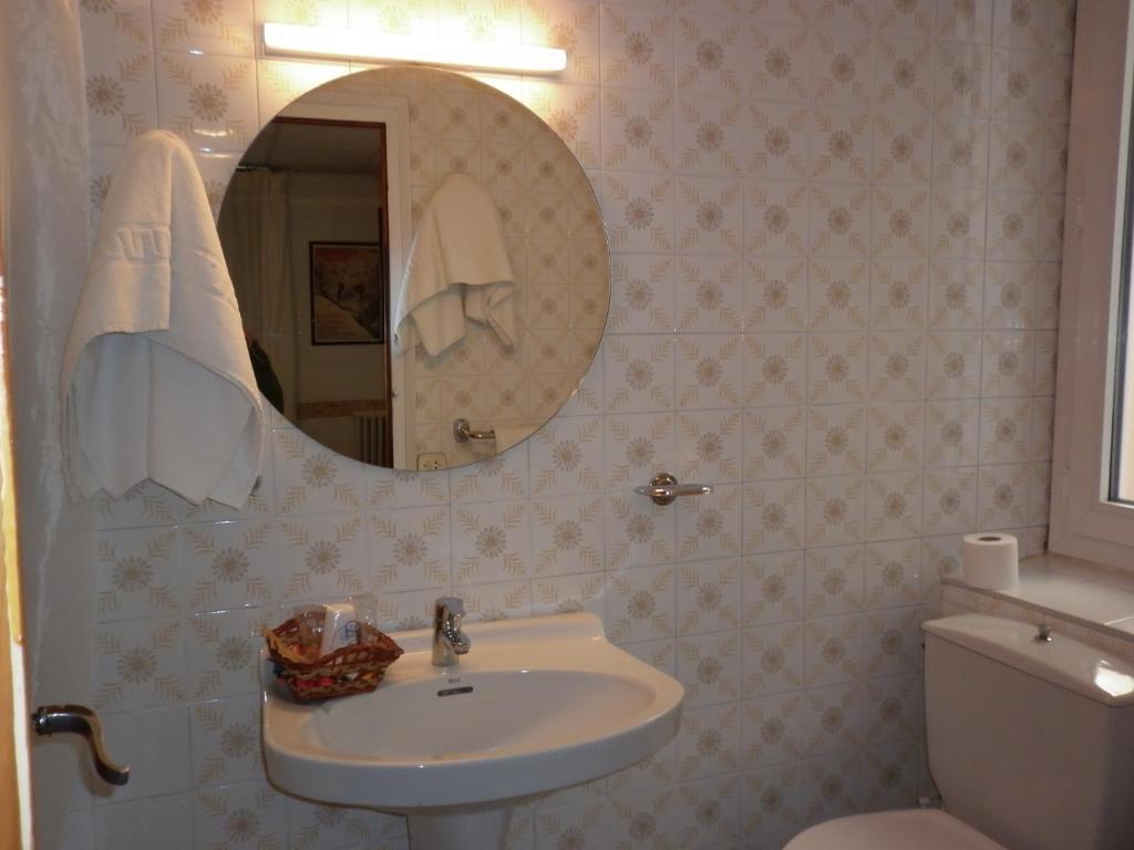فندق بُويكثيرذافي  Fonda Cerdanya الغرفة الصورة